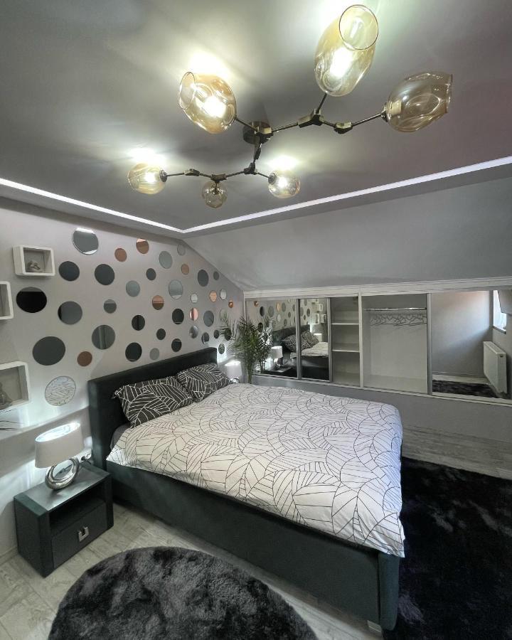 Deyinn Guest House Centrum Турда Екстер'єр фото